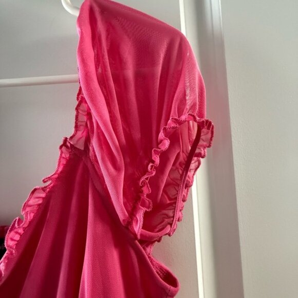 🩷 Adorable Bright Pink Dress - Picture 3 of 6